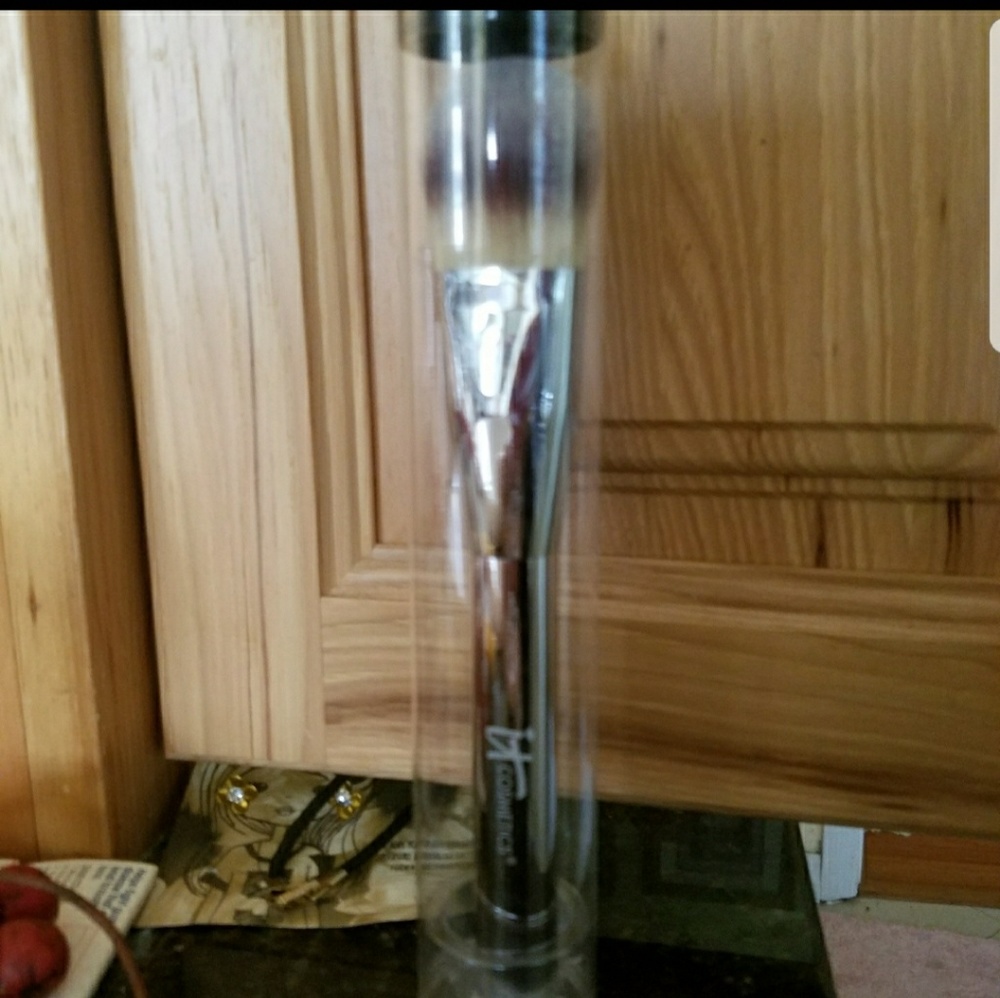 IT foundation brush.